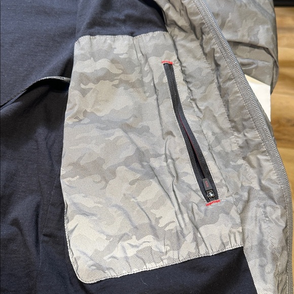 TUMI Men's Camo Reflective Packable Rain Jacket - Picture 8 of 13